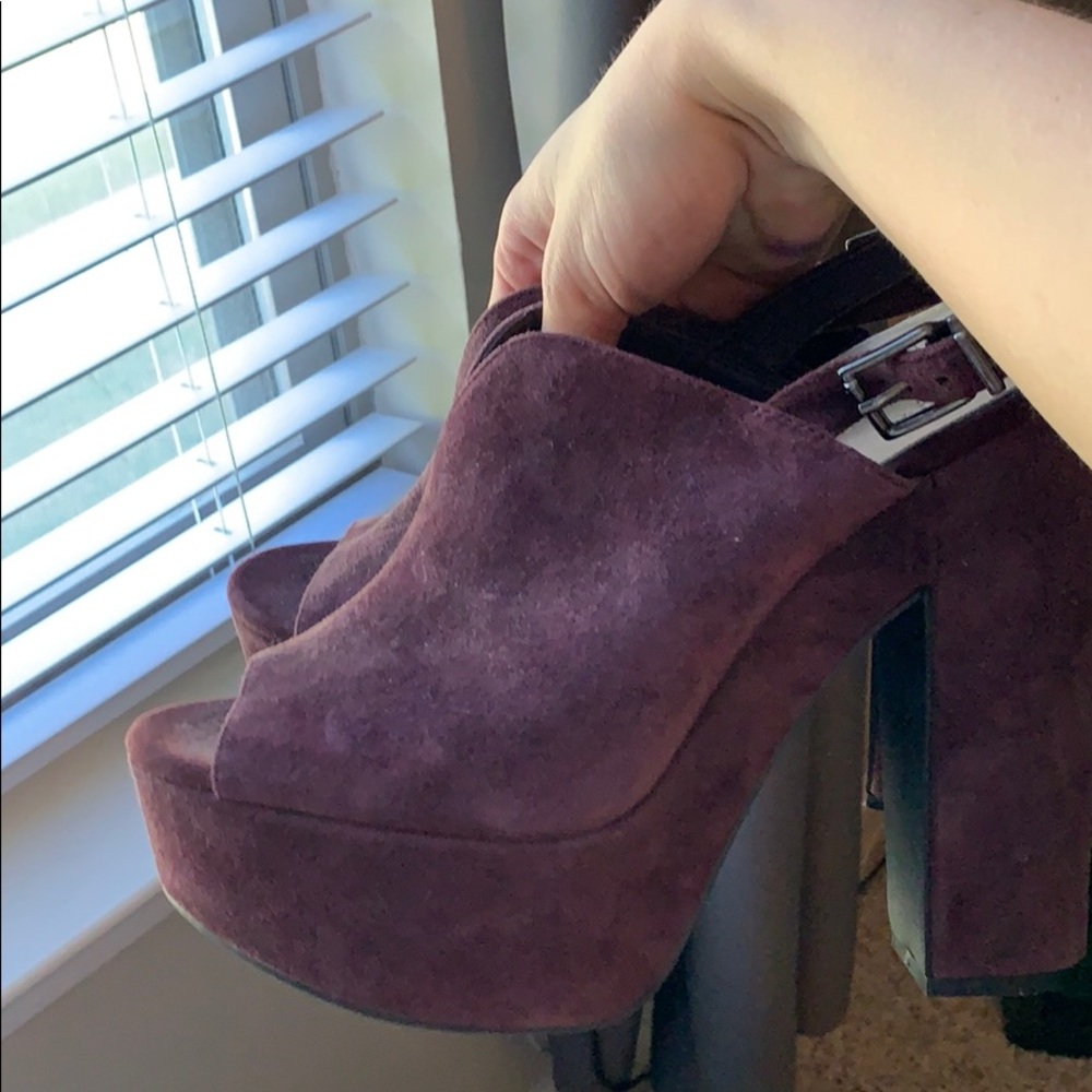Jessica Simpson heels in plum